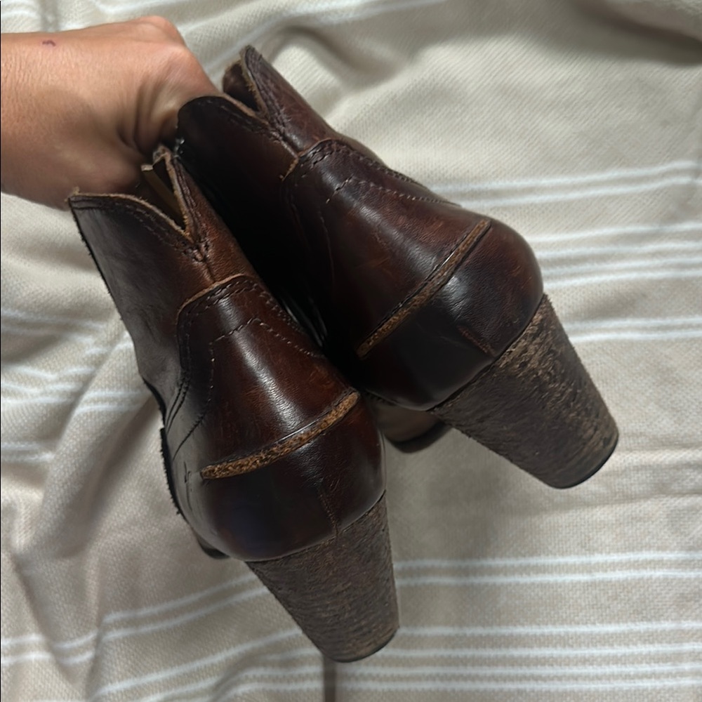 Frye Renee Seam Short Ankle Boots - US 8.5 - Picture 3 of 14
